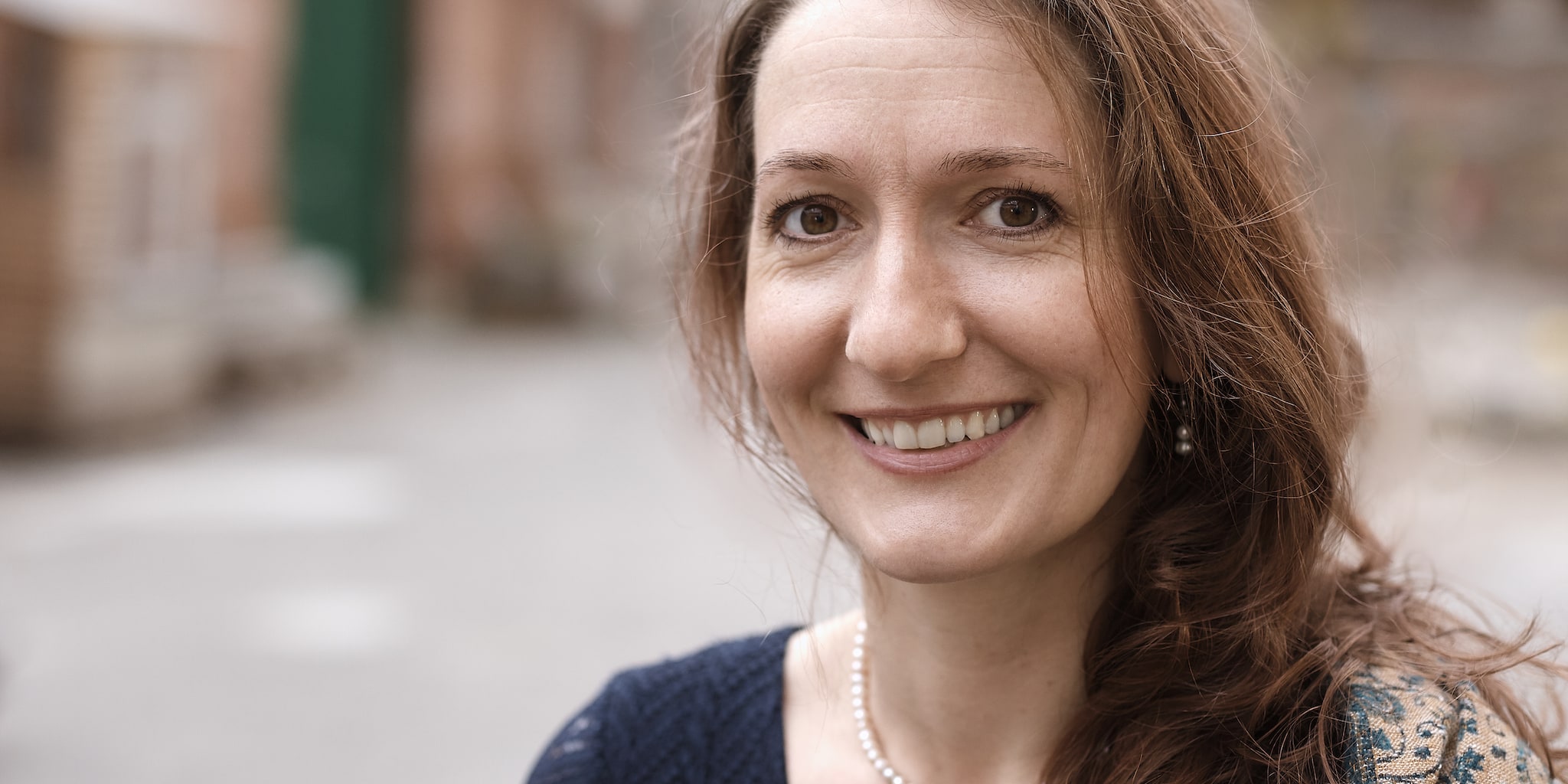 Portrait von Johanna Neumann in der alten Seegrasspinnerei