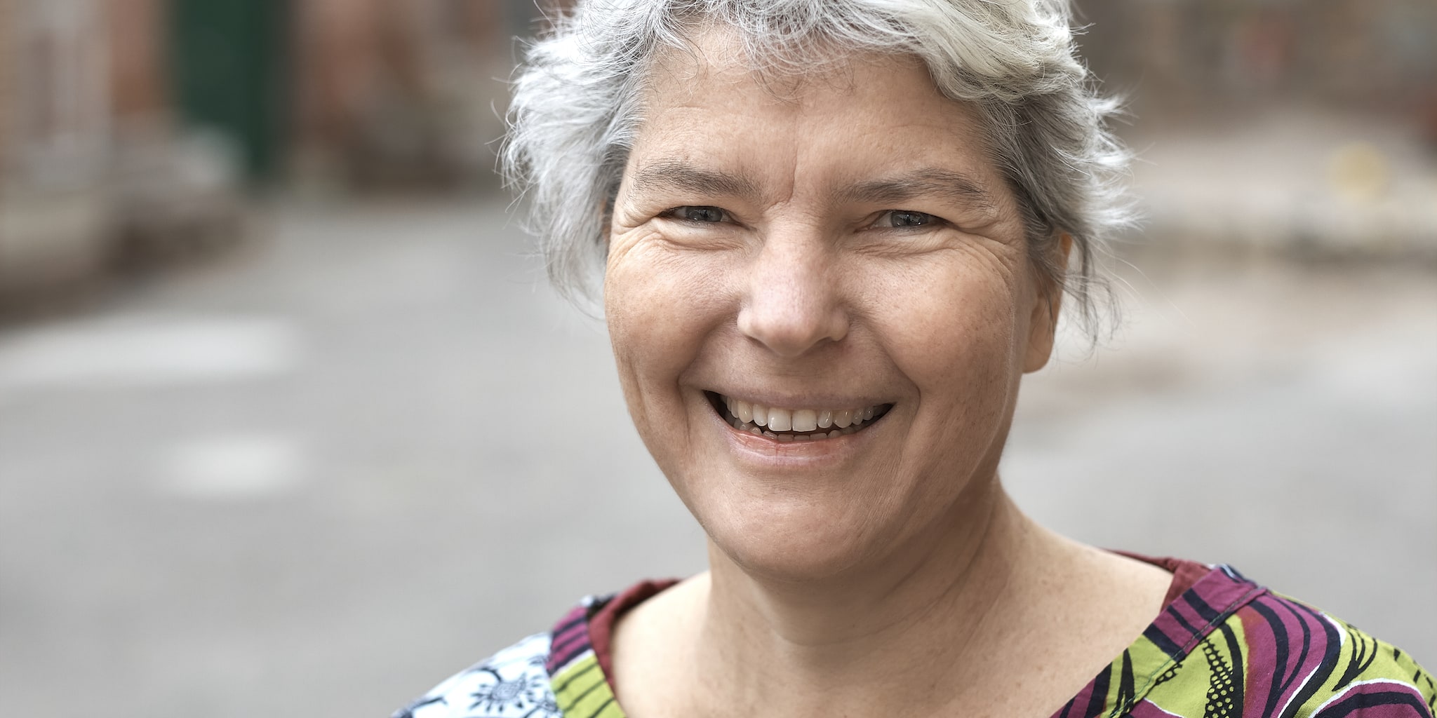 Portrait von Julia Rieger in der alten Seegrasspinnerei