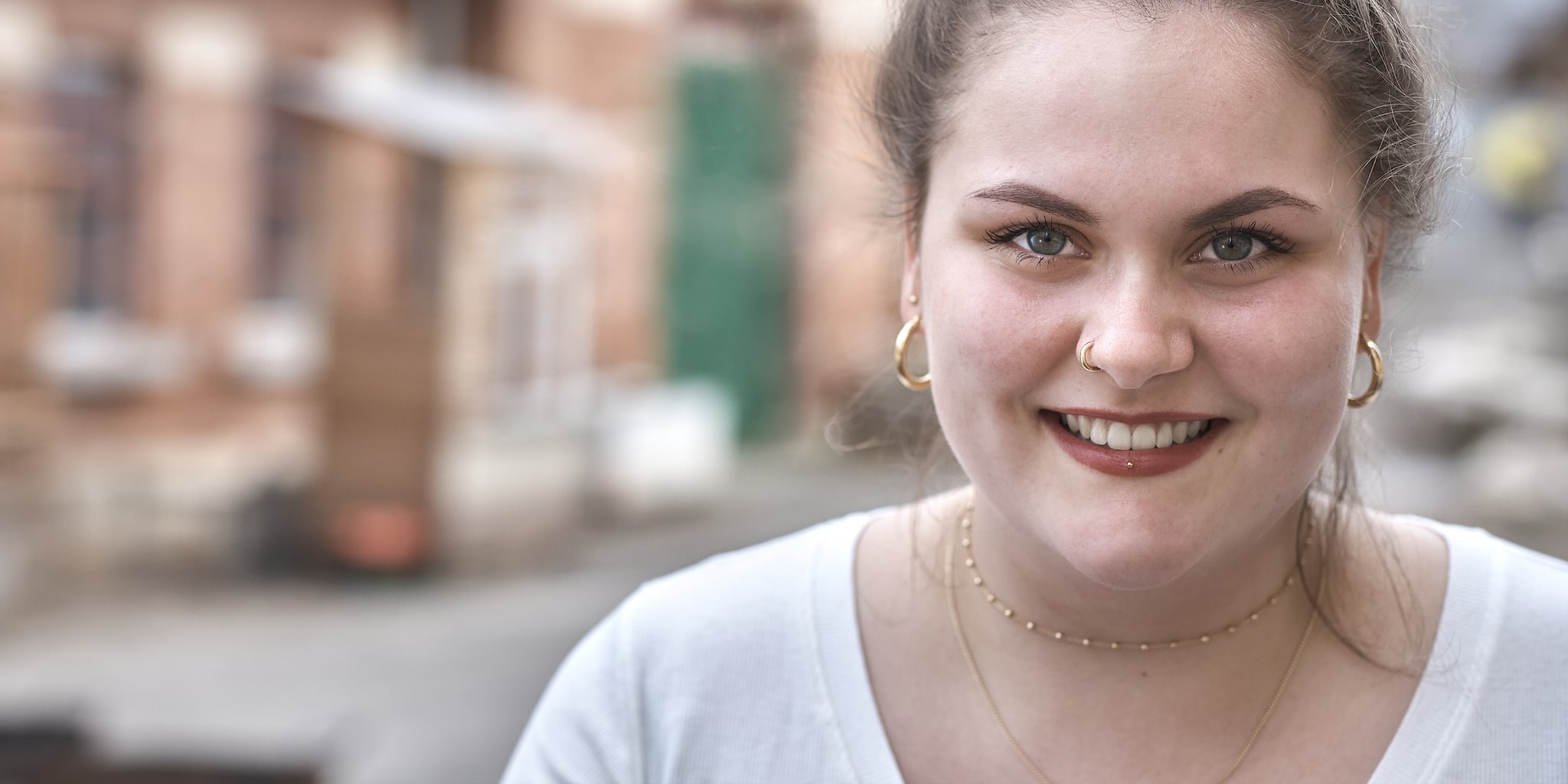 Portrait von Sanjas Malena Mahmud in der alten Seegrasspinnerei